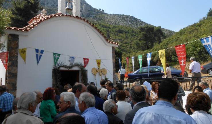 Εορτασμός του Αγίου Πνεύματος στο εκκλησάκι της Αγίας Τριάδος