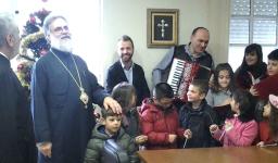 Τα κάλαντα της πρωτοχρονιάς στον Μητροπολίτη