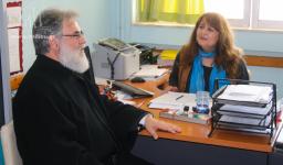 Παράδοση υπολογιστών σε δημοτικό σχολείο