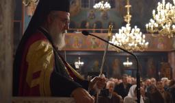 Ο Μητροπολίτης Ιλίου συνομιλεί με ενορίτες για τα έκτακτα μέτρα