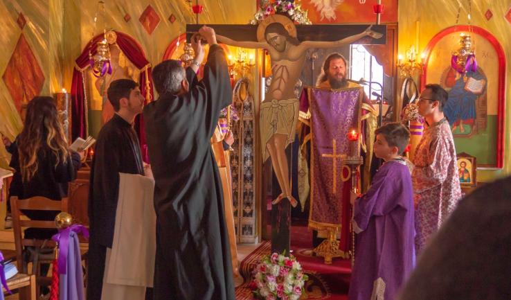 Με κατάνυξη ο παραδοσιακός Επιτάφιος στον Αγ. Νεκτάριο